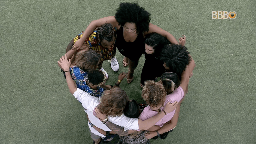 BBB19: Em dia de eliminação, confinados fazem abraço coletivo e comentam sobre respeito no reality