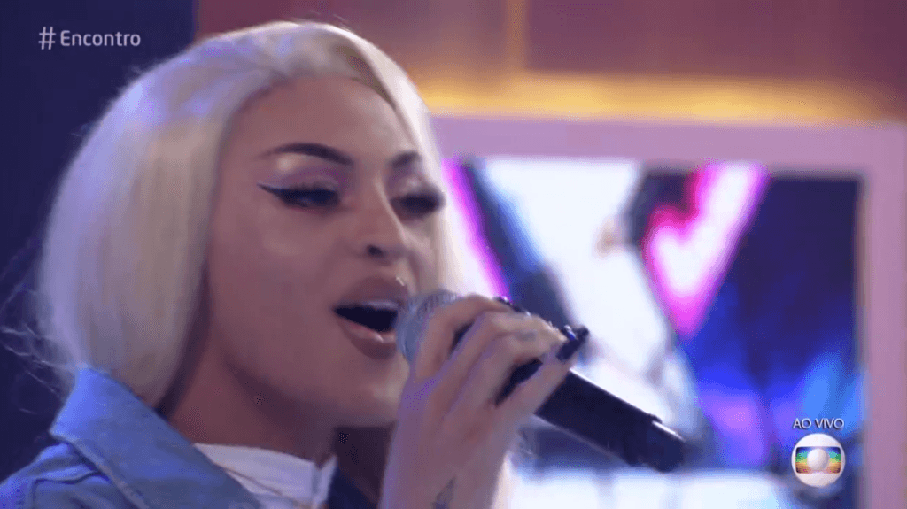 Pabllo Vittar aparece cantando na Globo e todos se assustam com a desafinação: "O que aconteceu?"