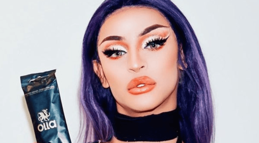 Cantor gato dá beijo em Pabllo Vittar: "Beijaria de novo"