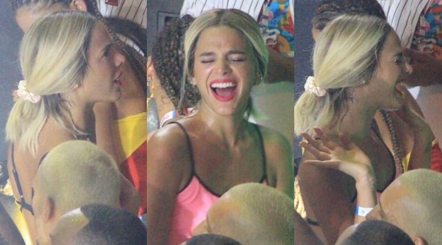 Bruna Marquezine mandando o ex ir com as amigas pra lá (Foto: Reprodução) Bruna Marquezine mandando o ex ir com as amigas pra lá (Foto: Reprodução)