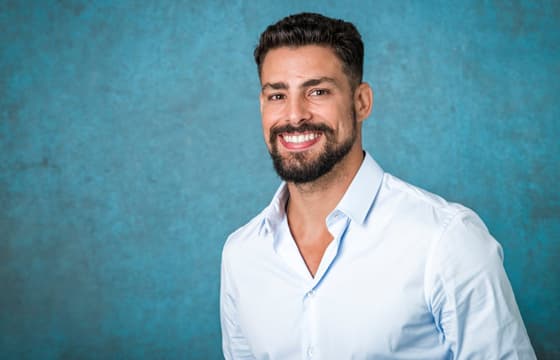 Com salário absurdo, Cauã Reymond comemora contrato com a Globo na Grécia e ostenta luxo