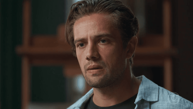 Rafael Cardoso deu vida a dois personagens na novela Espelho da Vida (Foto: Reprodução/Globo)