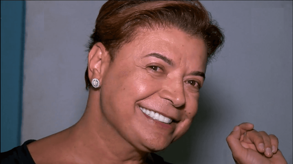 David Brazil revela presente ousado e picante que deu no aniversário de Anitta e rebate quem o chama de 'puxa-saco dos famosos'