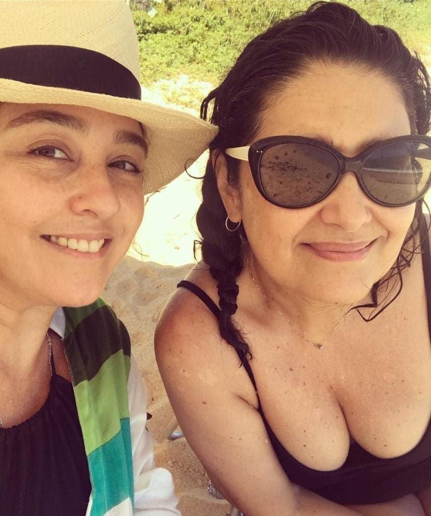 Debora Lamm quebra barreiras e comemora 10 anos de casada com outra atriz