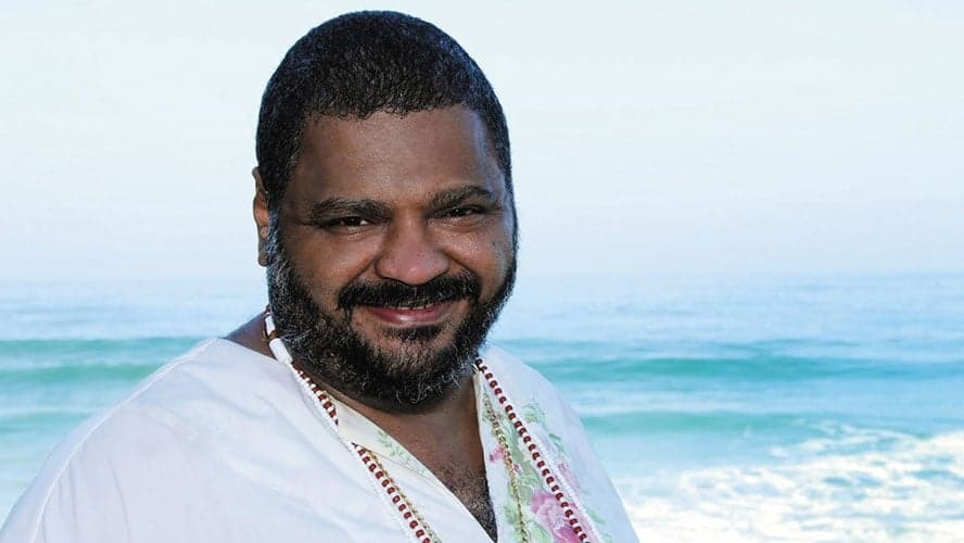 Aos 15 anos, Filha de Arlindo Cruz, Flora Cruz comemora a chegada 8º mês de gestação e celebra