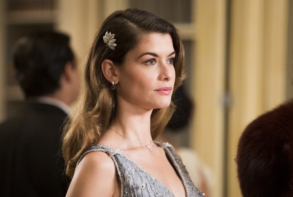 Alinne Moraes surpreende e fala sobre desfecho de Isabel em Espelho da Vida