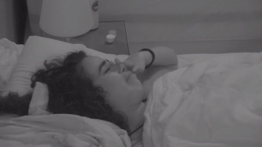 BBB19: Elana fica em pânico no paredão e chora angustiada de madrugada
