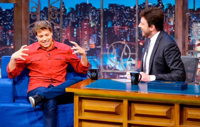 Na Globo, Fábio Porchat dispara: "Apresentadores da Record sabem que estão na m**"