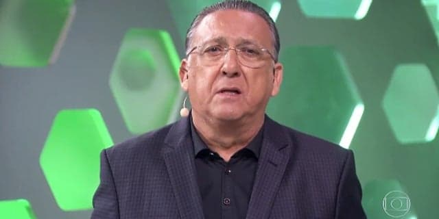 Reservado, Galvão Bueno é flagrado com família e imagem é divulgada