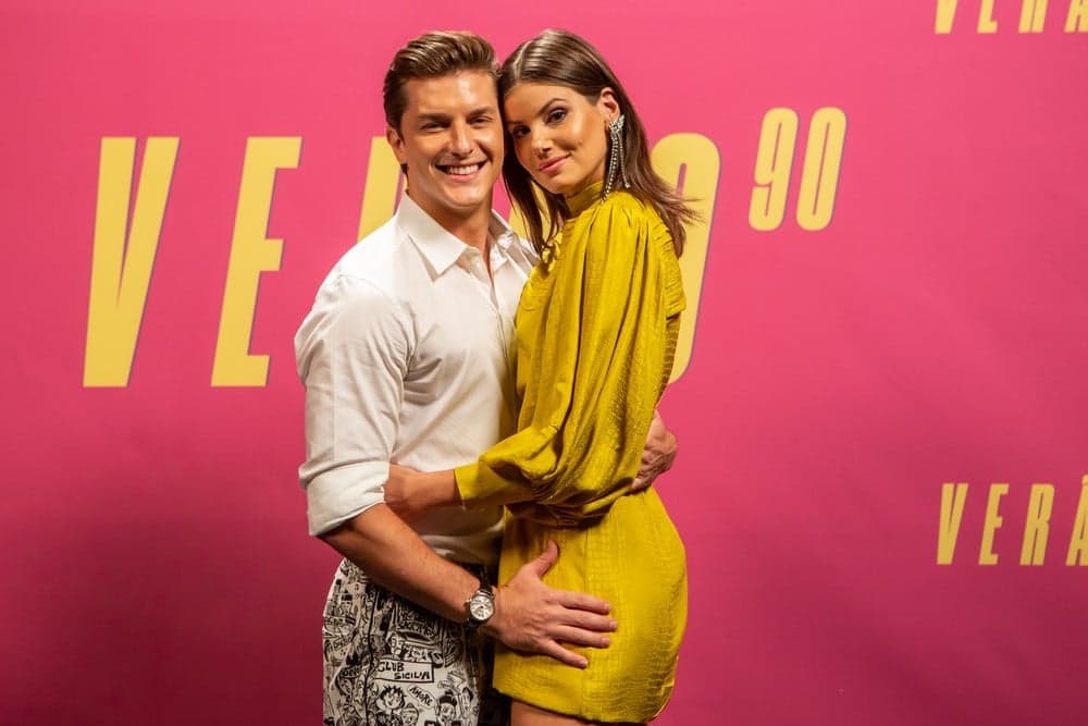 Klebber Toledo promete tirar o atraso com Camila Queiroz: 'Vou sumir com ela por pelo menos 20 dias'