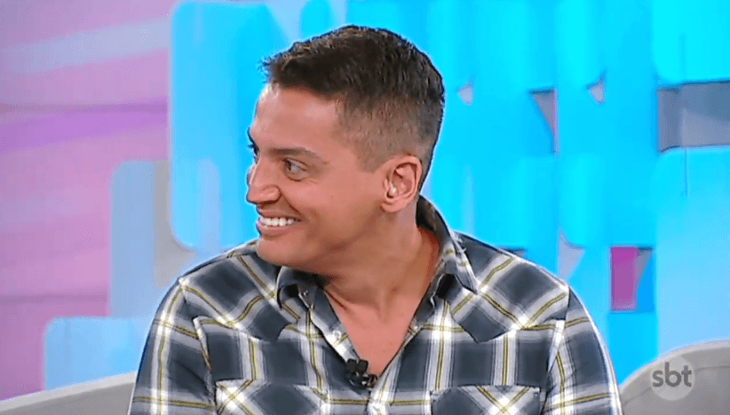 Leo Dias deixa seguidores eufóricos ao anunciar retorno ao Fofocalizando: "salva teu programa"