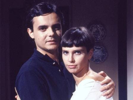 Lídia Brondi e Cassio Gabus Mendes na novela "Meu bem meu mal", em 1990 Foto: Arquivo/TV Globo Lídia Brondi e Cassio Gabus Mendes na novela "Meu bem meu mal", em 1990 Foto: Arquivo/TV Globo