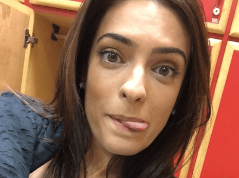 Débora em As Aventuras de Poliana, atriz surge de biquíni e chama a atenção por conta do corpo