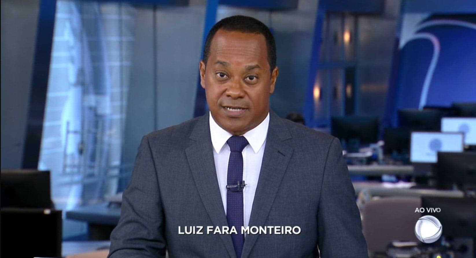 O jornalista Luiz Fara Monteiro em sua estreia na bancada do Jornal da Record (Foto: Reprodução/RecordTV) O jornalista Luiz Fara Monteiro em sua estreia na bancada do Jornal da Record (Foto: Reprodução/RecordTV)