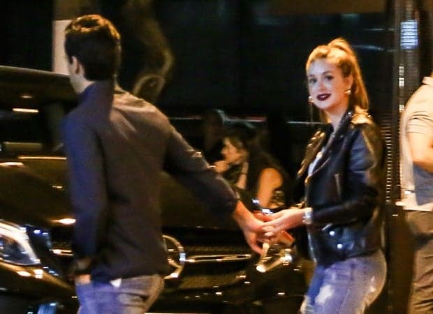Marina Ruy Barbosa é flagrada dando uns amassos em avião