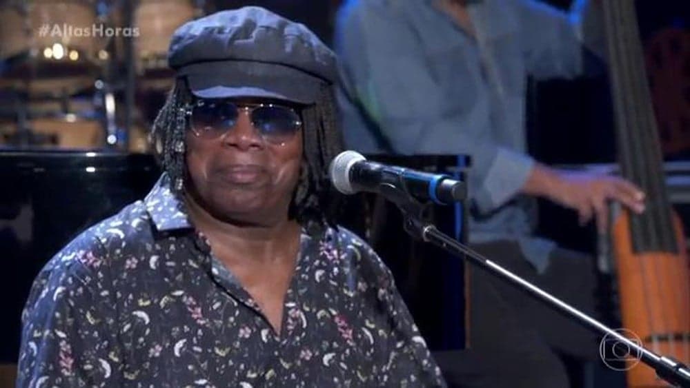 Milton Nascimento participa do Altas Horas, ganha homenagem emocionante e internautas vibram