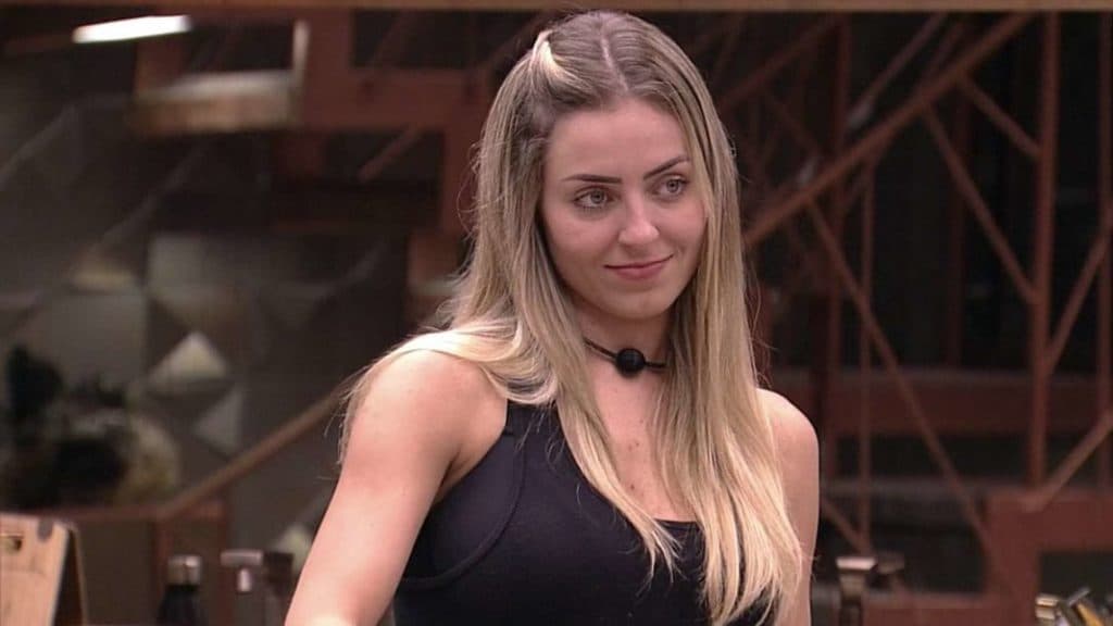 BBB19: Paula assume que já foi flagrada transando com o ex-namorado e detalha situação