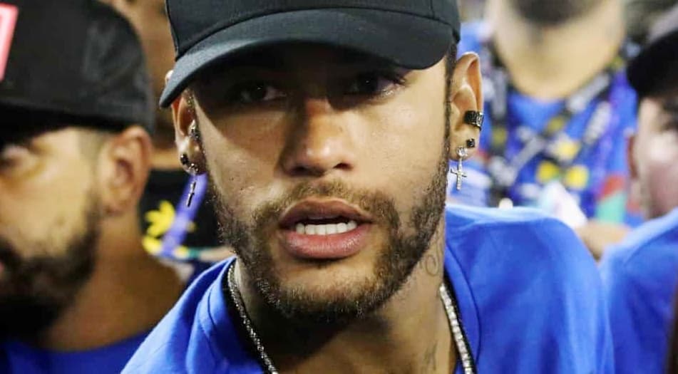 Com o nome imerso em polêmicas, Neymar comemora 10 anos de carreira e é ameaçado de sair do PSG