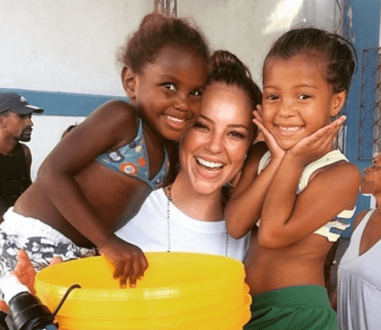 Paolla Oliveira posta foto de biquíni, escreve texto inusitado e viraliza na internet; confira