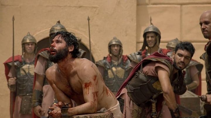 Ator revela atitude surpreendente antes de gravar cena de flagelação em Jesus: "Impactante demais"