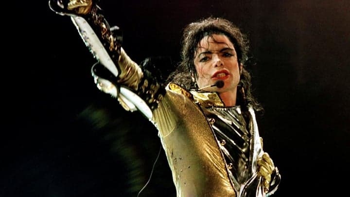 Documentário polêmico sobre Michael Jackson, que chocou o público em festival, será exibido na TV brasileira