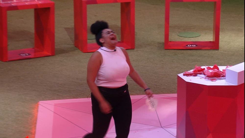 BBB19: Rízia vence a Prova do Líder e cai no choro ao ver sua irmã