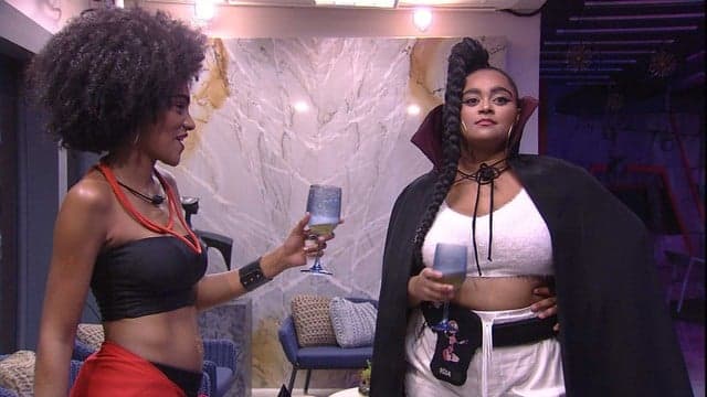 Festa no BBB19: Rízia e Alberto em momento quente, e alagoana reclama: "Preguiça!"