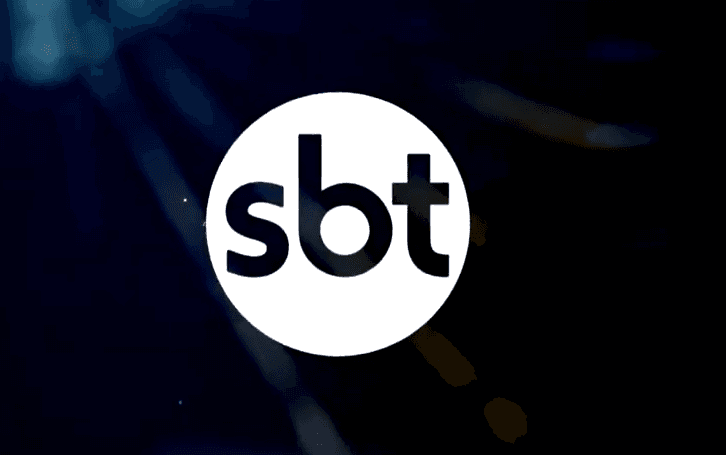 Apresentador do SBT mostra foto rara do marido e expõe romance de anos publicamente