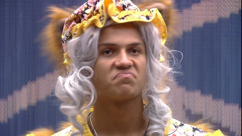 BBB19: Indicada ao paredão por Danrley, Carolina o ignora e nem olha na cara do colega