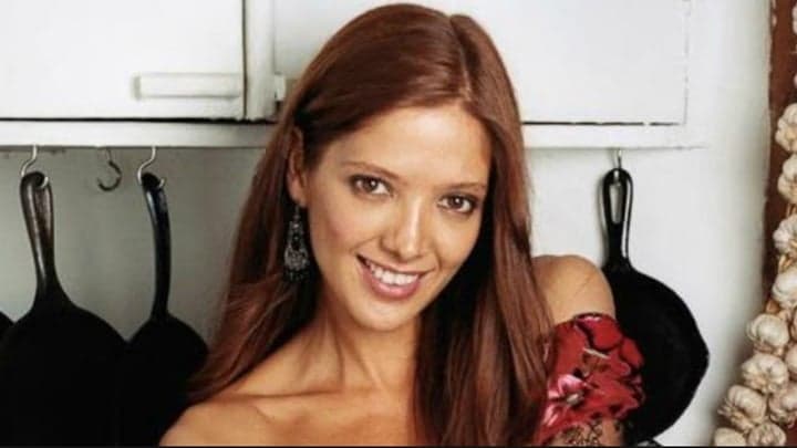 Reclusa há onze anos, atriz mexicana Adela Noriega negocia seu retorno à TV