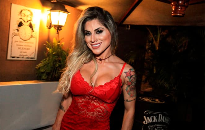 Campeã do BBB 14, Vanessa Mesquita fica "pelada" por motivo inusitado e ganha chuva de elogios