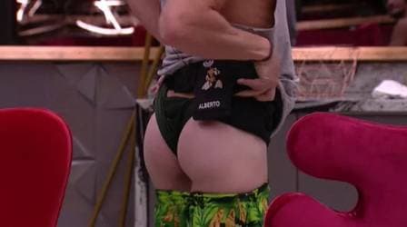 Alberto mostra quase tudo no BBB19 (Foto: Reprodução/ Globo)