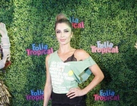 Grazi Massafera volta à Marquês de Sapucaí e causa com look ousado