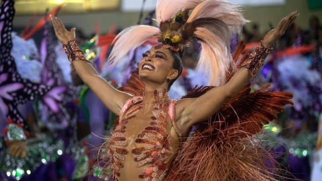 Atriz novata ameaça reinado de Juliana Paes na Grande Rio e ela se desespera
