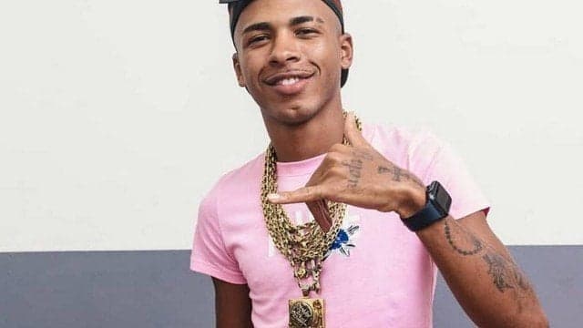 DJ Rennan da Penha ostenta vida de luxo com grifes, viagens internacionais e detalhes chocam