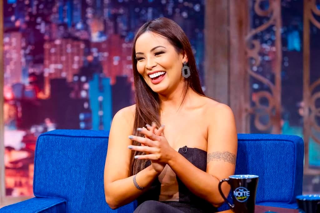Carol Nakamura fala sobre rixa no balé do Faustão e revela rejeição do único filho