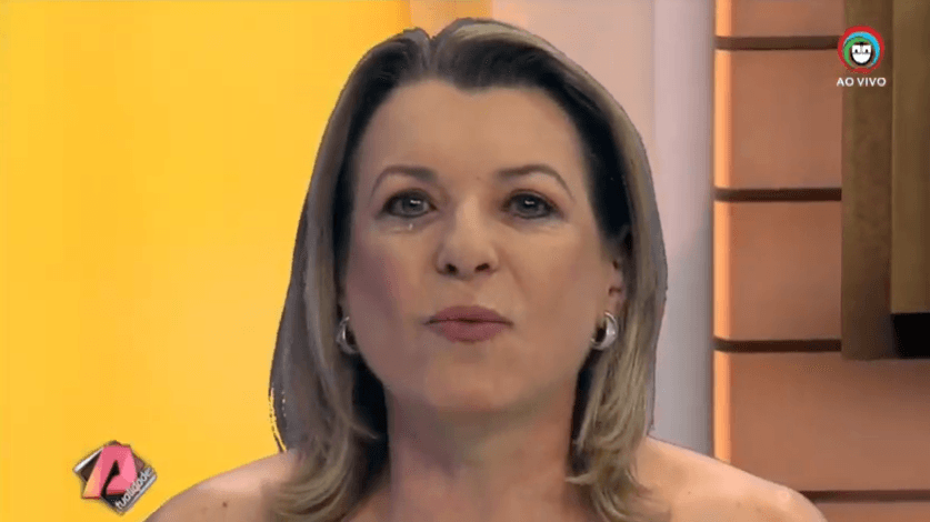 Olga Bongiovanni chora muito ao anunciar demissão de emissora; apresentadora retorna à RedeTV após 10 anos