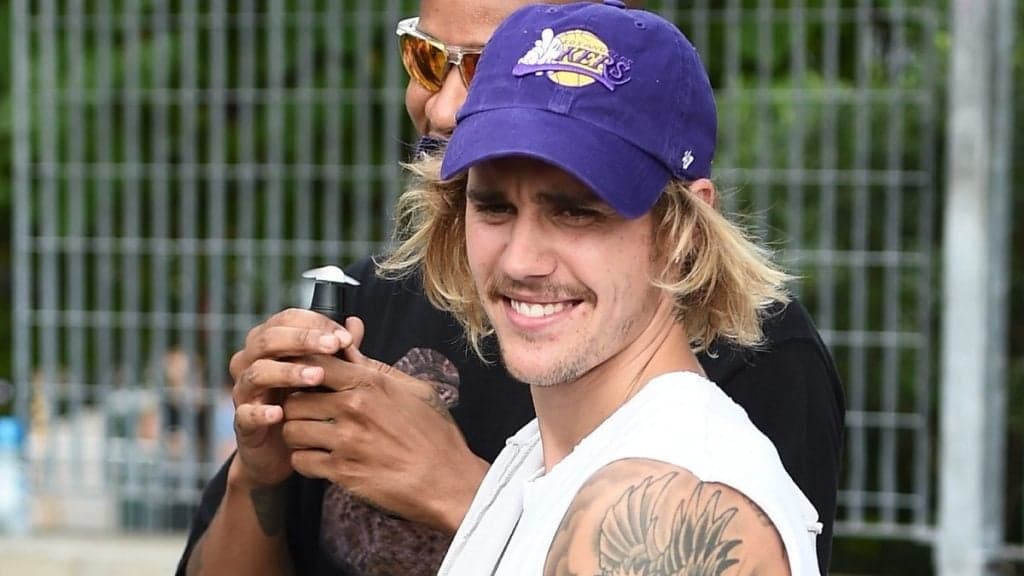 Após perder amigo, Justin Bieber crítica postura de repórter na cobertura da morte do rapper Nipsey Hussle