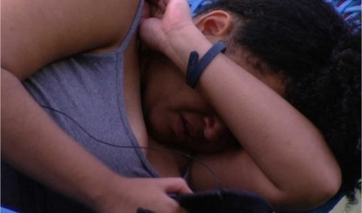 BBB19: Paula chama Rízia de burra, sister não aguenta pressão e cai no choro