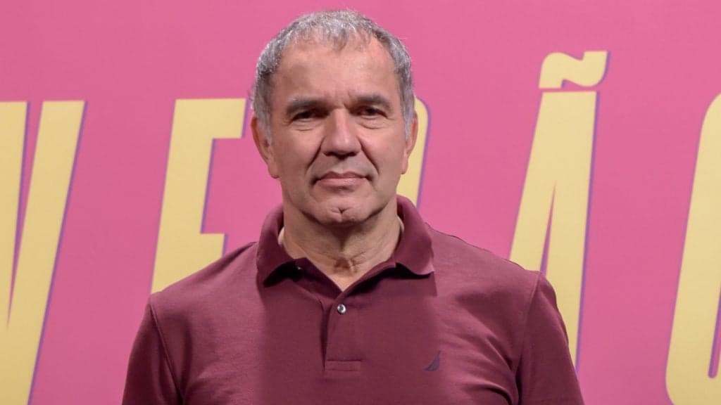 O ator Humberto Martins na divulgação da novela Verão 90 (Foto: Reprodução/Globo)