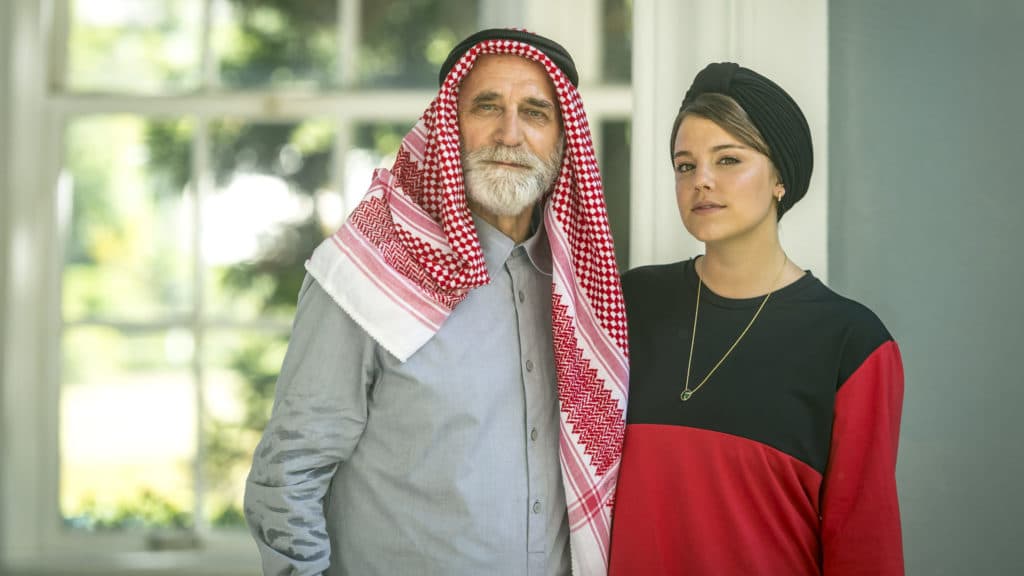 Órfãos da Terra: Aziz esbofeteia cara de Dalila após ela dizer que dormiu com Jamil