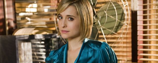 Allison Mack abre o jogo e assume acusação de extorsão em culto sexual