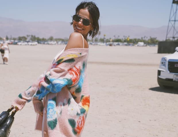 Após passar vergonha, Bruna Marquezine vai em evento musical promovido por marido de Kim Kardashian