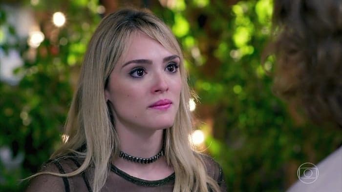 Isabelle Drummond (Manu) em Verão 90 (Foto: Reprodução/Globo)