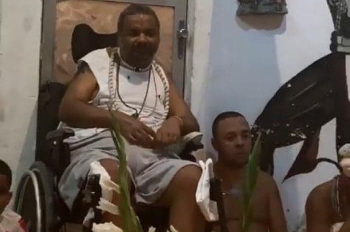 Em luta pela vida após AVC, Arlindo Cruz é filmado em terreiro de candomblé