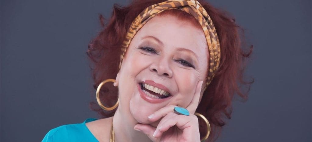 Última apresentação ao vivo de Beth Carvalho foi deitada em uma cama