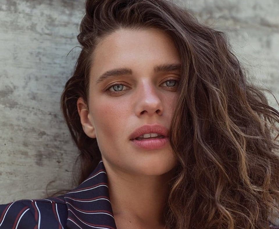Bruna Linzmeyer revela tatuagem em local polêmico e é escorraçada: "Desnecessária"