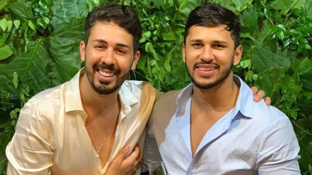 Após polêmica, Carlinhos Maia e Lucas Guimarães surpreendem e adotam filho: "a família cresceu"