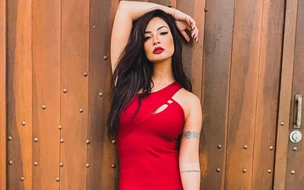 Ex-bailarina do Faustão, Carol Nakamura assume publicamente seu novo namoro com participante de reality show: "Eu te amo"