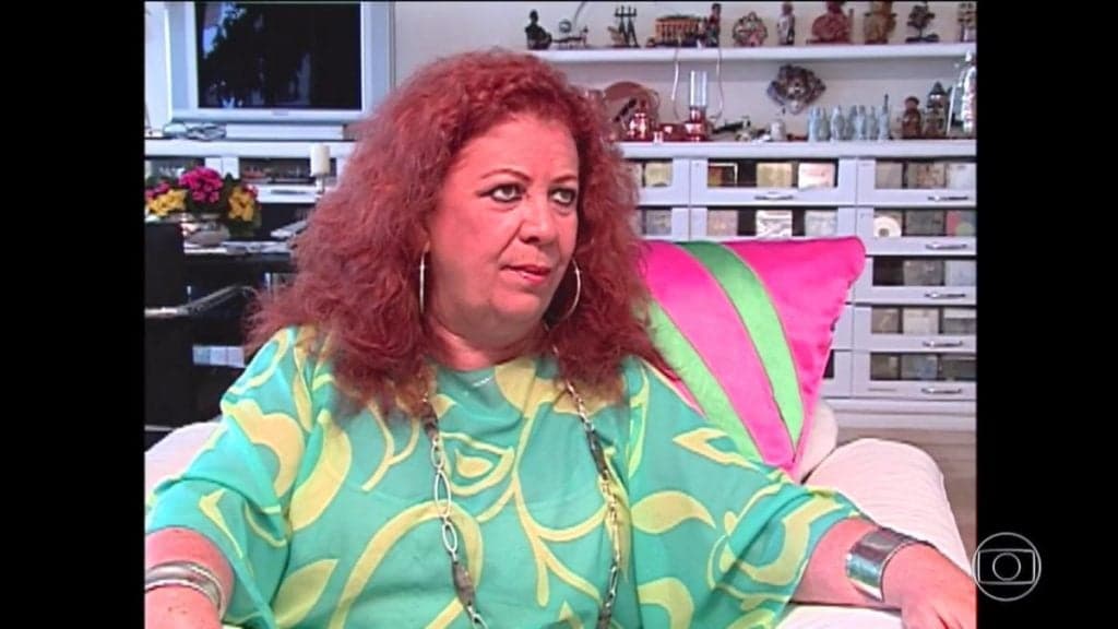 Jornal Nacional faz homenagem para Beth Carvalho e encerra em silêncio nesta terça (30)